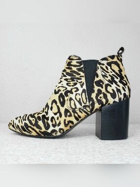 REPORT Signature Tippi Chelsea Booties Leopard Print Calf Hair US 7.5